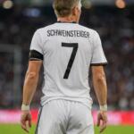 Bastian Schweinsteiger: En dypdykk i fotballheltens karriere, suksess og ekteskap